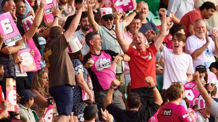 Fans will be allowed to keep balls that go into the crowd at Big Bash games this summer