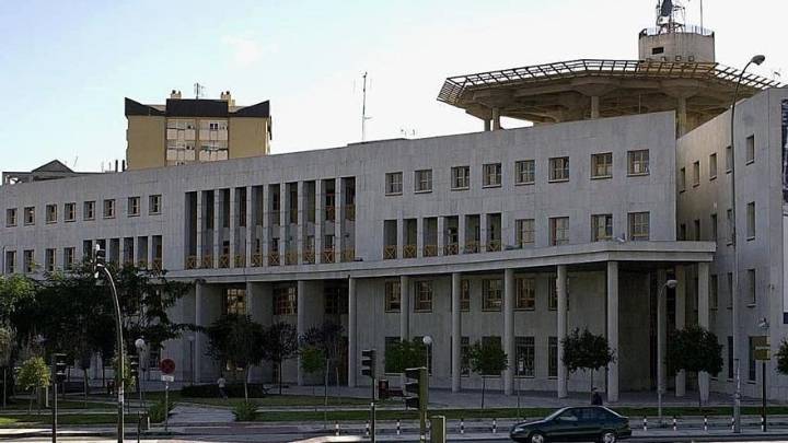 Un trámite burocrático deja a la Comisaría Provincial de Málaga con todos los ascensores inoperativos