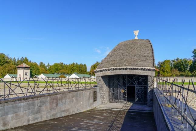 Holocaust survivors condemn ‘shameless’ auction of Nazi execution files