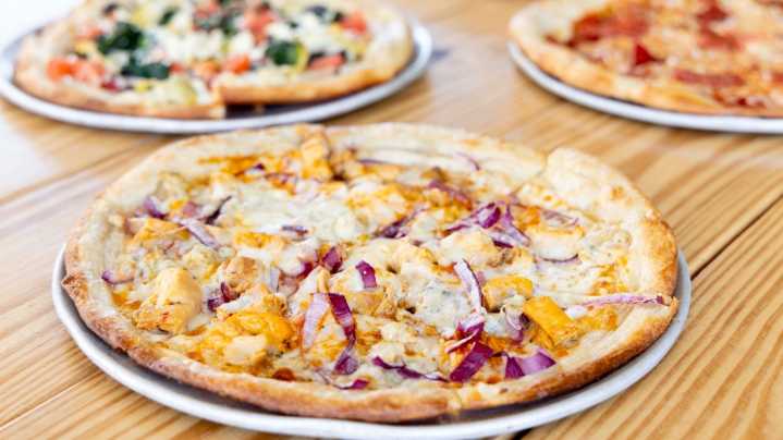 Una pizzería de San Juan prepara una noche con 2x1 y pizza en vivo