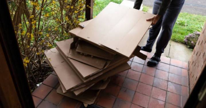 Drivers told to 'cover cars in cardboard' as big problem sweeps England
