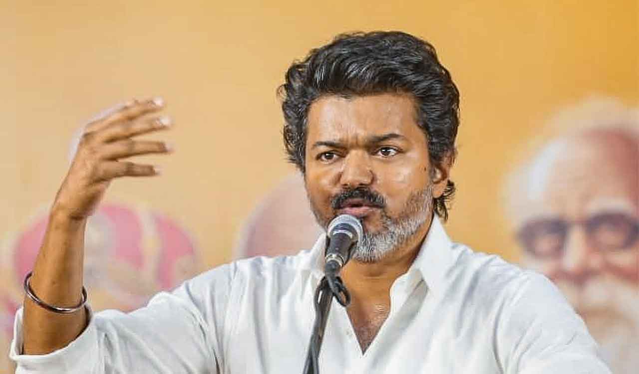 Vijay resumes public outreach in Kancheepuram, launches attack on DMK