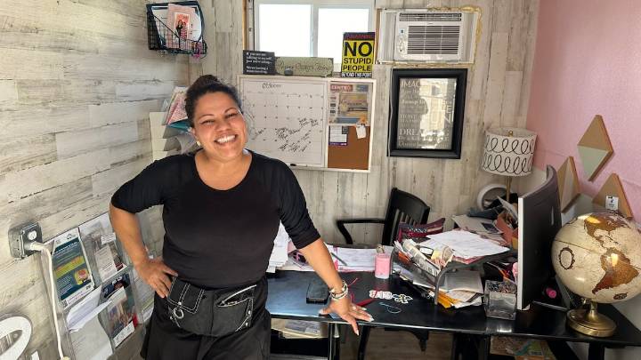 Tampa notary aims to be a ‘bridge’ for Spanish