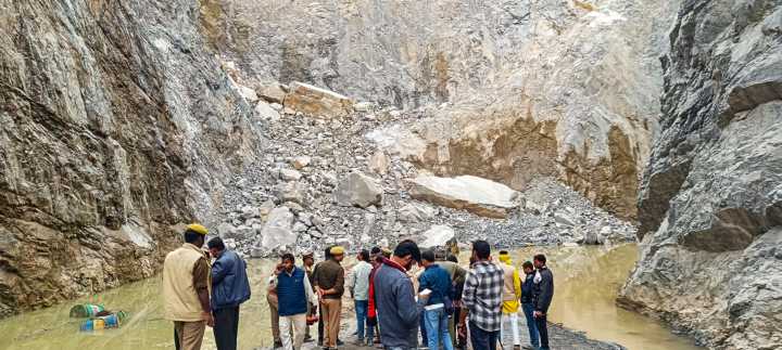 One Dead, 15 Trapped as Stone Mine Collapses in UP