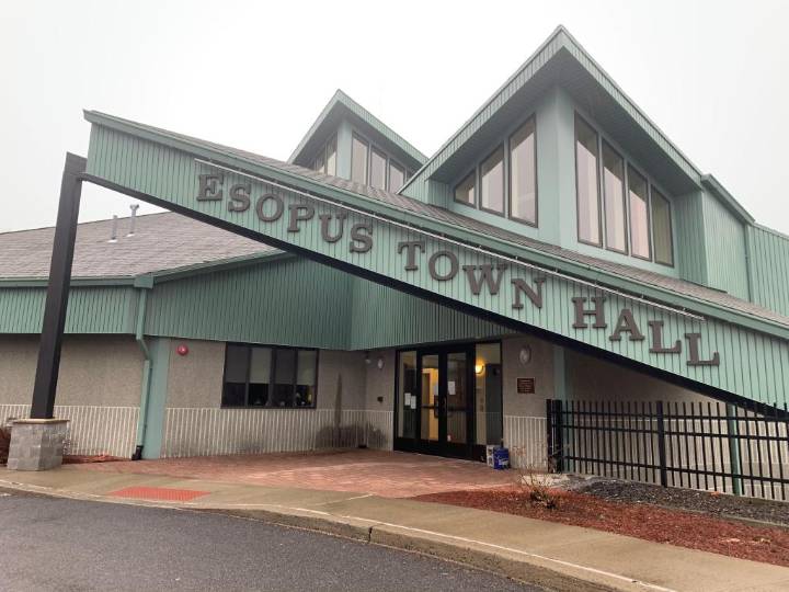 Esopus: Danielle Freer leads Roscoe Pecora in supervisor race