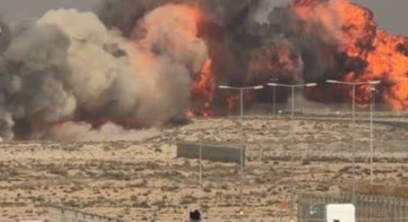 Indian HAL Tejas jet crashes at Dubai Air Show