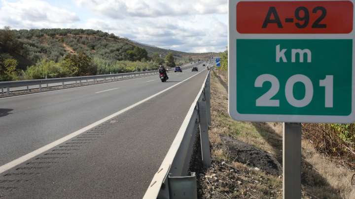 Muere un niño de 11 años atropellado en la autovía A-92 a su paso por Huétor Tájar