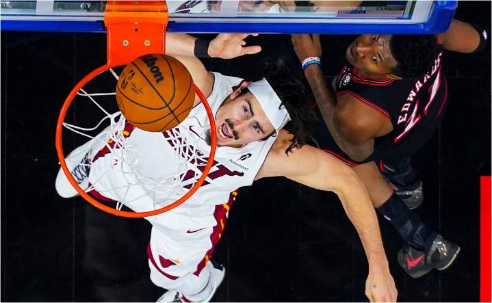 Jaime Jáquez Jr. brilla con 22 puntos y guía a los Heat en triunfo sobre Philadelphia