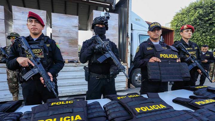 Gobierno entrega equipamiento a la PNP para fortalecer su labor en la lucha contra el crimen