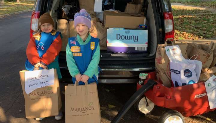 Masked ICE agents put damper on Oak Park Girl Scout food drive: ‘It’s heartbreaking as a mom’