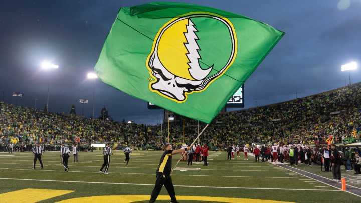 When will UO football vs. Iowa kick off? Time, TV channel set