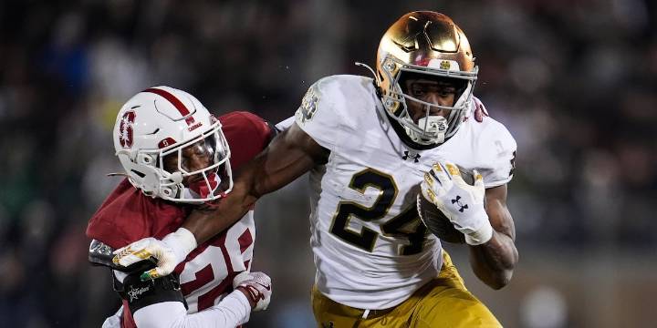 No. 9 Notre Dame routs Stanford 49-20 in regular season finale