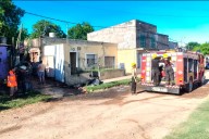 Voraz incendio en una garaje destruyó una vivienda y un auto en Gualeguaychú: las imágenes