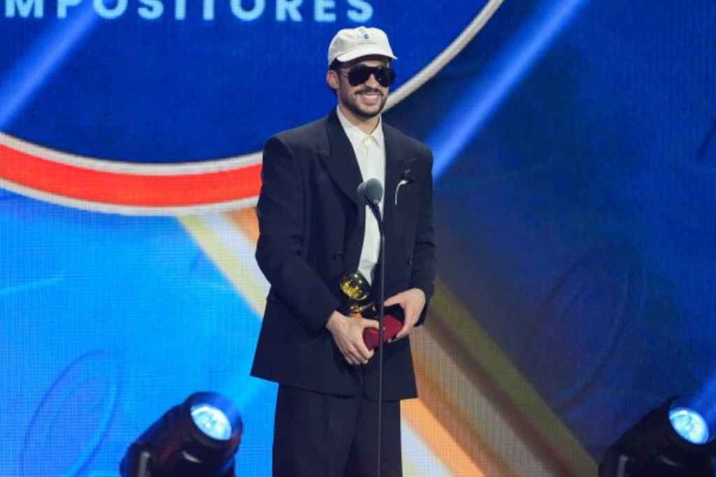 Bad Bunny abrió los premios de los Latin Grammy