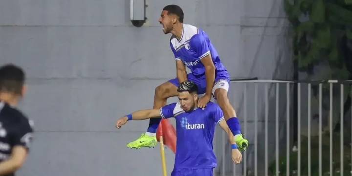 Adrián Ugarriza protagoniza una exhibición goleadora con Ironi Kiryat Shmona: doblete y asistencia contra Tiberias FC