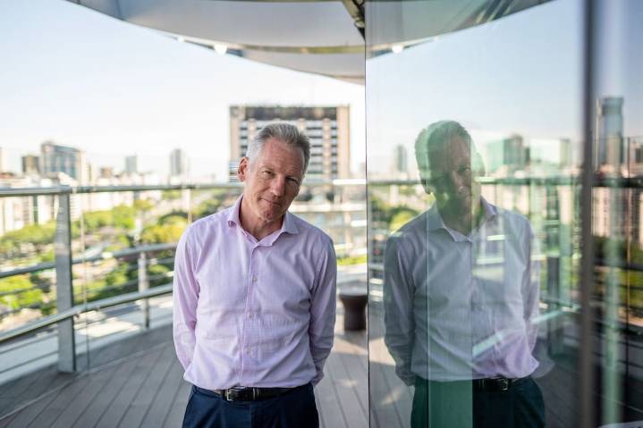 La historia del directivo que vive con Parkinson desde hace más de 10 años y transforma el límite en posibilidad