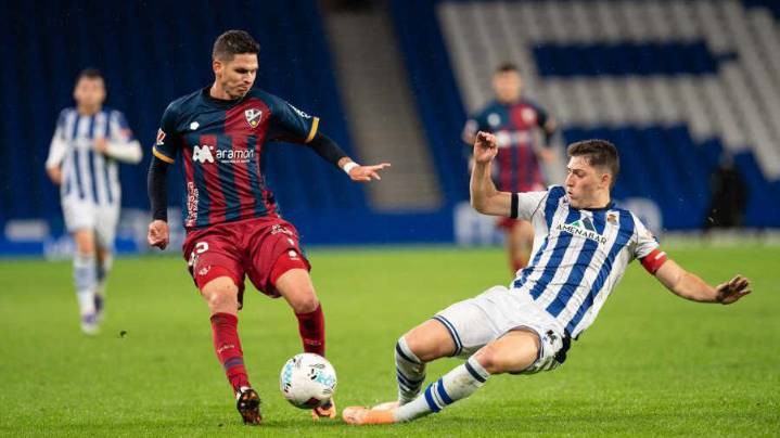 La S.D. Huesca sufre una ducha de agua fría en Anoeta