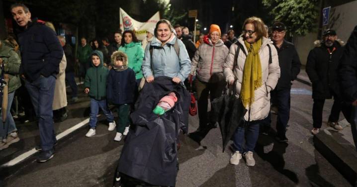 Valdeorras clama en la calle contra el deterioro sanitario