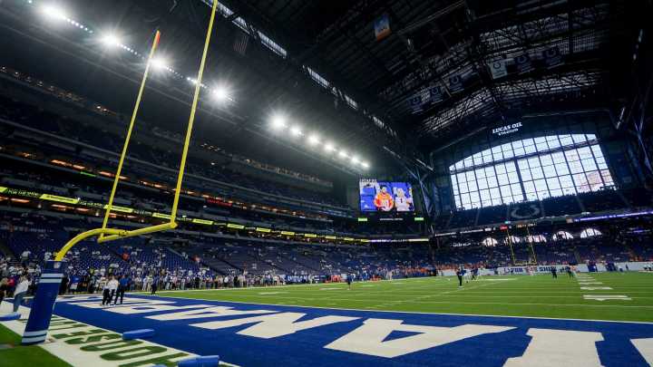 Lucas Oil Stadium roof open for Colts vs Texans today; Indianapolis weather