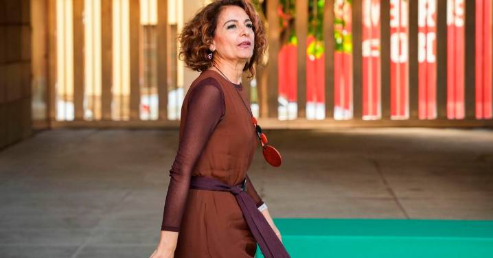 Montero acusa a la Junta de criminalizar a las mujeres con cáncer en Andalucía