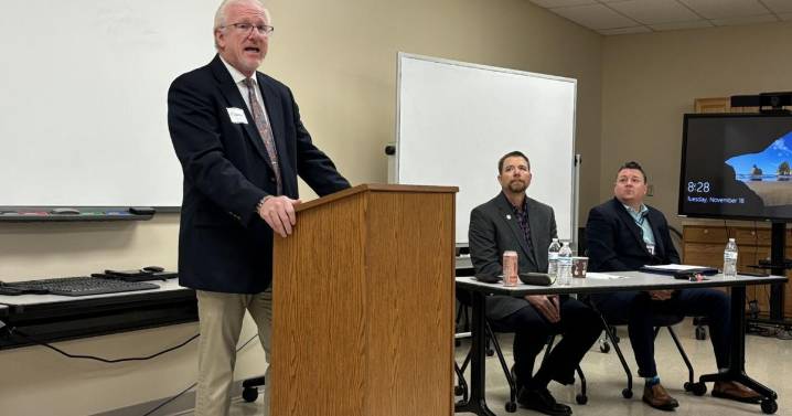 Panel talks about absenteeism and its impact in the classroom, workplace