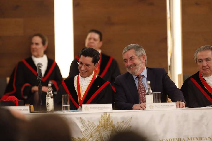 La Academia Mexicana de Derecho Internacional otorga Honoris Causa a Roberto Velasco Álvarez