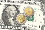 Retrocede peso tras dato del PIB