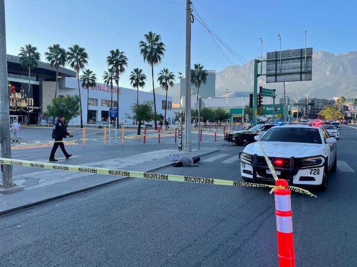 Mujer cae de camión en San Pedro; resulta gravemente herida