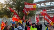 Manifestación de los trabajadores del Camp Nou: "Trabajan 12 horas diarias y no tienen papeles"