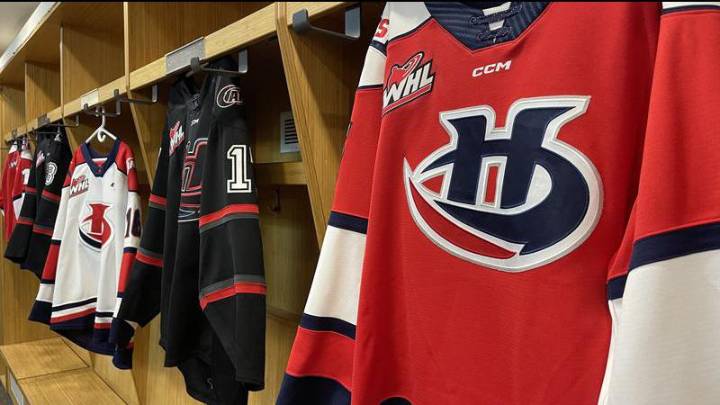 Hurricanes acquire Longley, prospect and picks from Rockets for Smith, Cihar