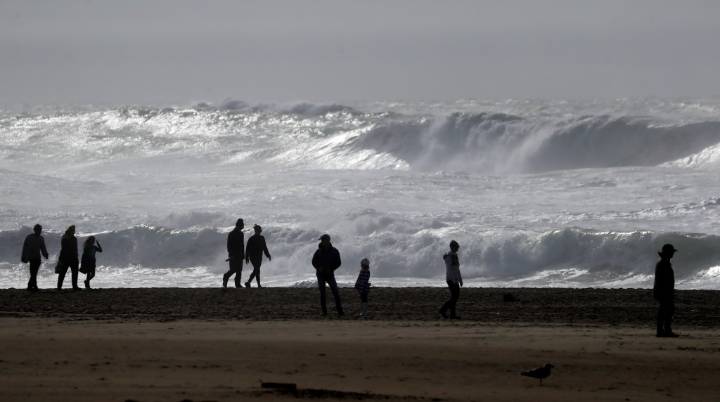 Weather service warns of deadly 18-foot ‘sneaker waves’ along NorCal coast