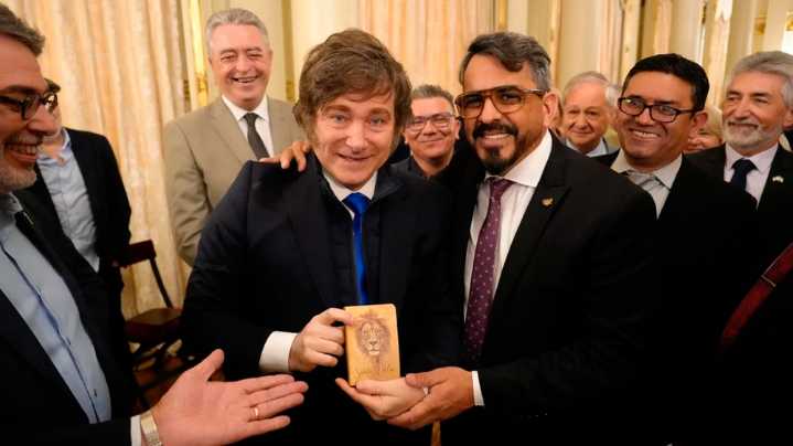 🏛️ Encuentro anticatólico: Milei celebró el Día de las Iglesias Protestantes (Evangélicas) en Casa Rosada