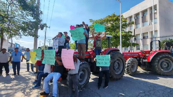 Productores de maíz protestan frente a SDA; exigen precio justo para tonelada del grano