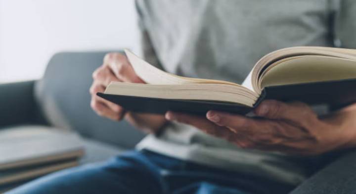 INEGI revela quiénes leen más en México y qué está cambiando