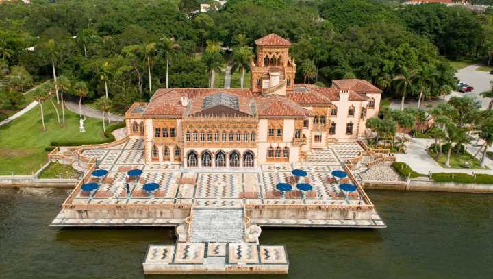 Is Ca d'Zan at Sarasota's Ringling open this holiday season?