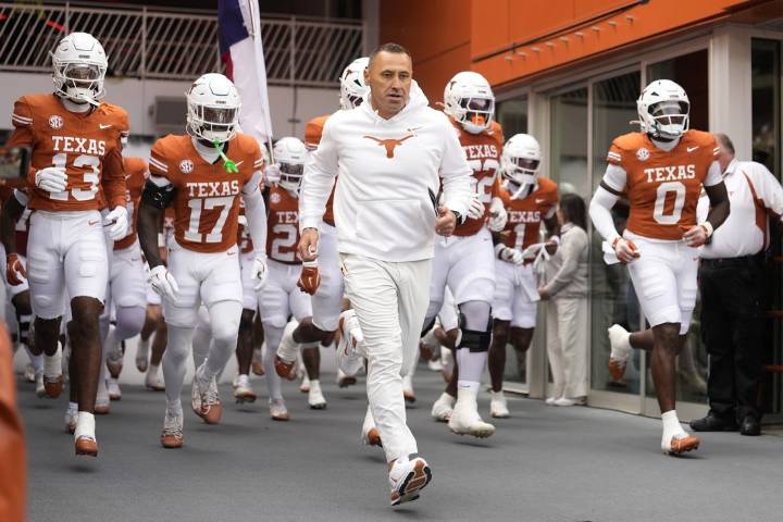 Deadspin | Texas' Steve Sarkisian hushes 'false' coaching rumors: 'Not going anywhere'
