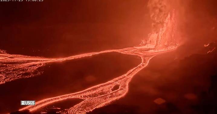 Kilauea displays lava fountains for the 37th time since its eruption began last year