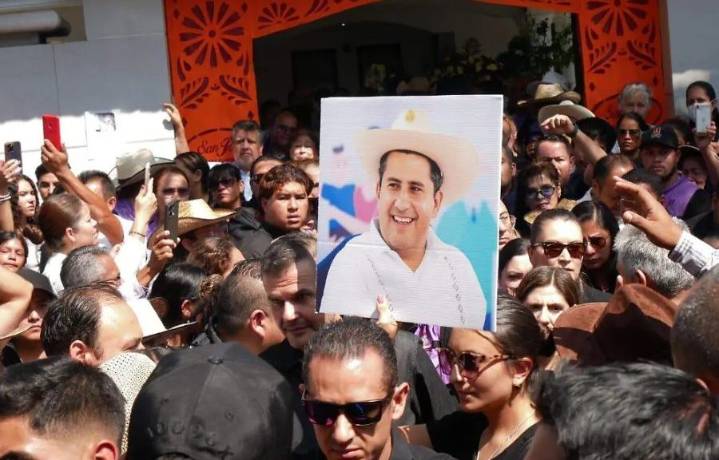 Habitantes de Uruapan despide al presidente municipal Carlos Manzo