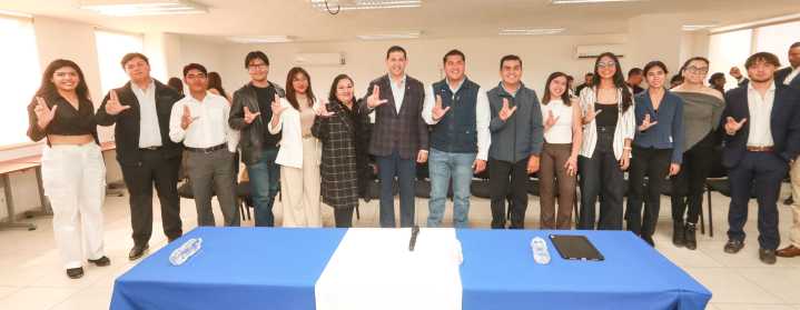 Rector de la UA de C toma protesta al Consejo Directivo y a la Sociedad de Alumnos de la Facultad de Psicología US