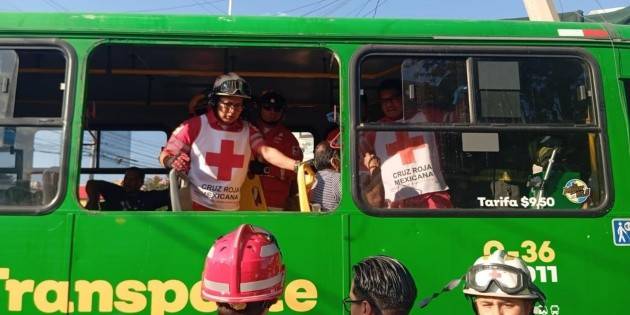 Choque entre camión y autos en Guadalajara deja varias personas lesionadas (FOTOS)