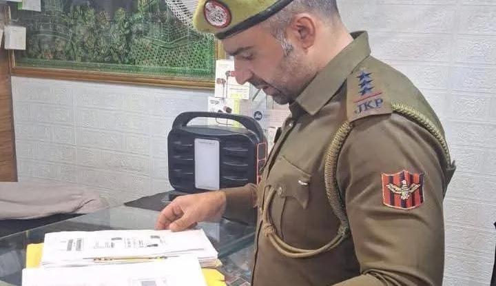 Srinagar Police Launches Drive To Inspect SIM Card Vendors