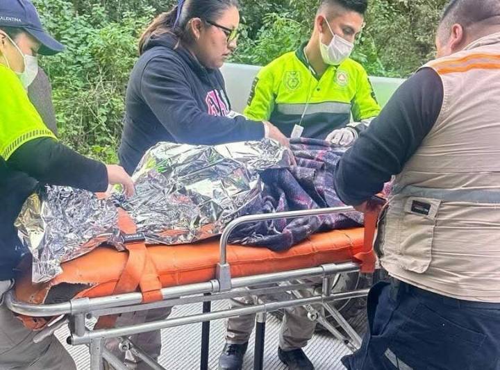 Protección Civil Pinal de Amoles brindó auxilio a joven mujer con problemas de salud