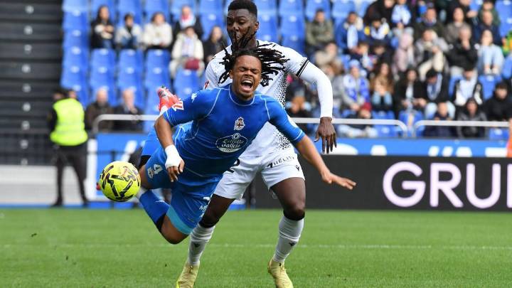 Lucas Noubi no sufre una lesión importante en el hombro y alivia la enfermería del Deportivo