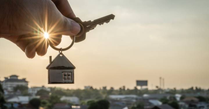 The Real Estate Slowdown Deepens With Longest Time on Market Since 2019