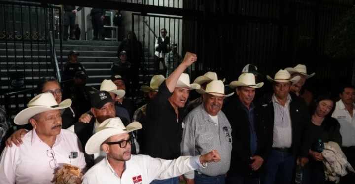 A reiniciar mesas de diálogo convoca Segob a líderes agrícolas y de transportistas