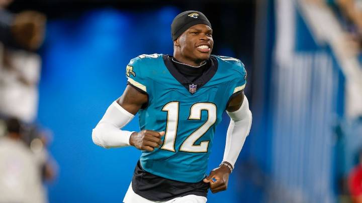 Jaguars' Liam Coen: Premature if Travis Hunter stays 2