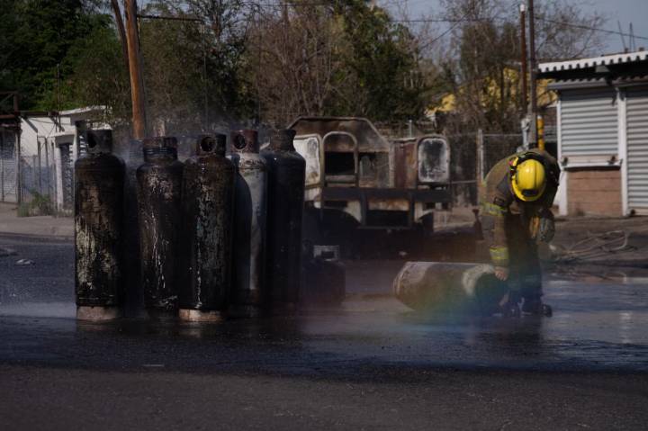 Estalla camioneta de repartidora de Gas Silza en Mexicali
