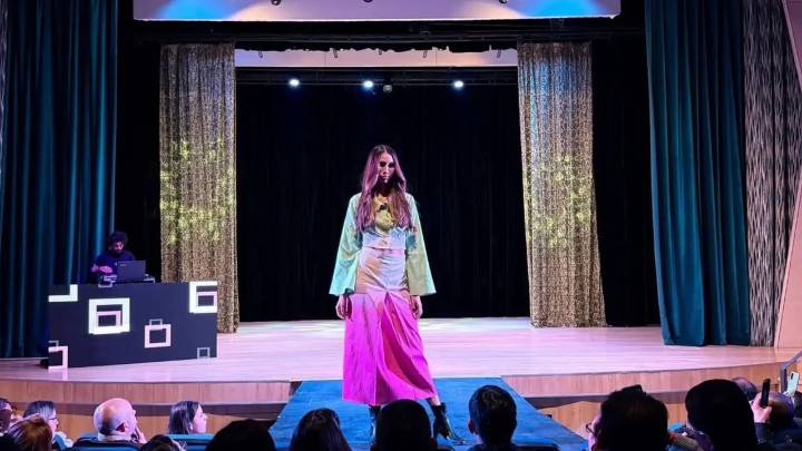 Uniformes usados de la Policía renacen en manos de mujeres trans amazónicas como propuesta de moda social