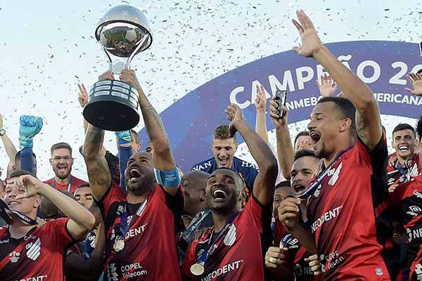 Coritiba, Paranaense, Chapecoense y Remo ascienden a la primera división en Brasil