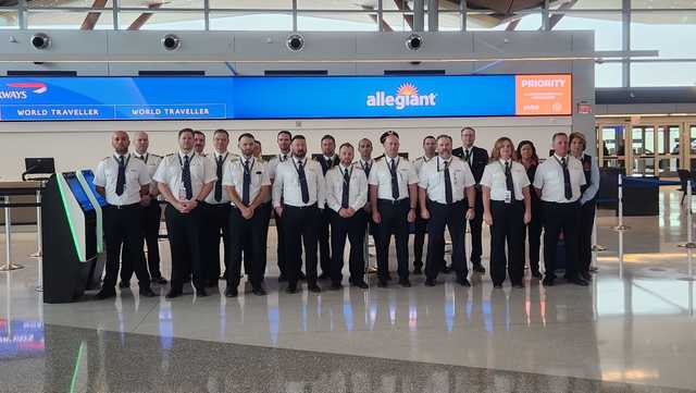 Allegiant pilots picket as negotiations enter year five